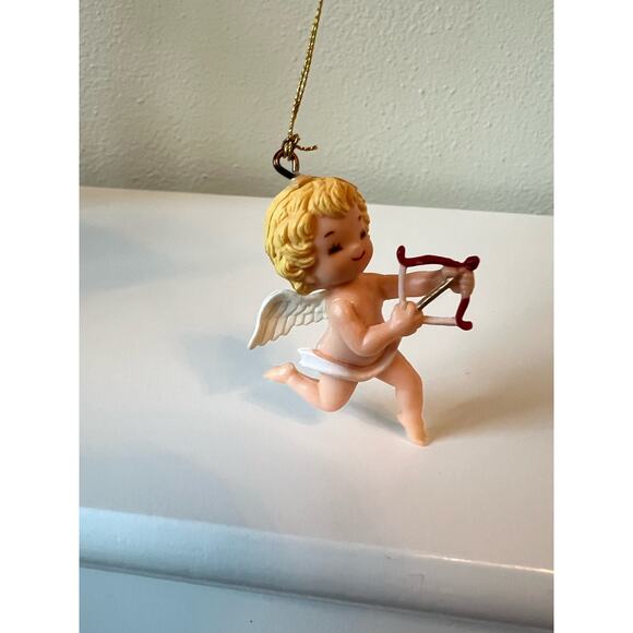 Vintage Cupid Angel Wing Cherub holding Bow Arrow Plastic Ornament - Picture 4 of 8